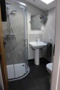 a bathroom with a shower and a sink at The Old Post Office pretty village 20min from York in York