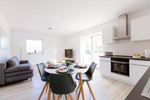 a kitchen and living room with a table and chairs at Weserrobbe in Bremerhaven