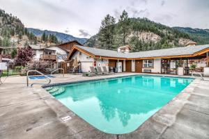 Gallery image of Icicle Village Resort 402: Juniper Studio in Leavenworth