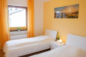 מיטה או מיטות בחדר ב-Haus-Meeresglueck-Wohnung-Seeloewe