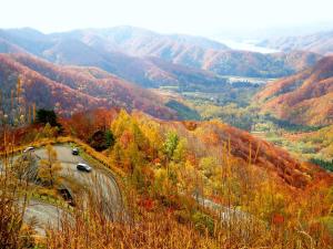 a view of a mountain with cars on a road at Pension Hana Kirin in Kitashiobara