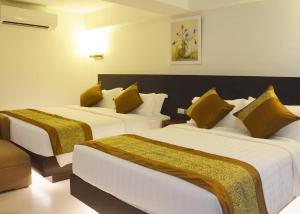 
A bed or beds in a room at Commander Suites de Boracay
