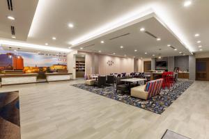 a lobby with a restaurant with a table and chairs at La Quinta Inn & Suites by Wyndham Lafayette Oil Center in Lafayette