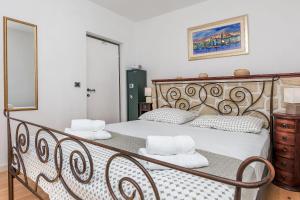 Postel nebo postele na pokoji v ubytování Villa Holiday home Zvecanje + 33 fotografií