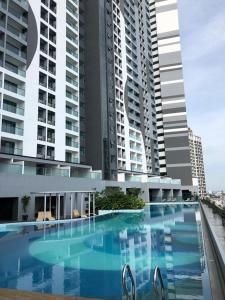 a large swimming pool in front of two tall buildings at Simfoni Balakong Internet & Netflix Designer Studio in Kampong Baharu Balakong