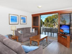 Μια τηλεόραση ή/και κέντρο ψυχαγωγίας στο Riverview II 3