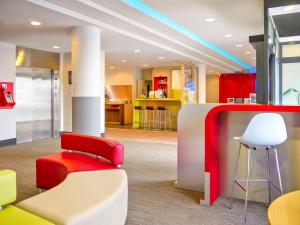Kuchyň nebo kuchyňský kout v ubytování ibis Styles Honfleur Centre Historique
