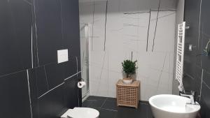 A bathroom at Notti Rosa B&B