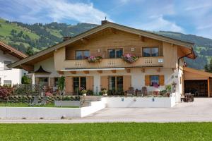 En generel udsigt til bjerge eller udsigt til bjerge taget fra lejligheden