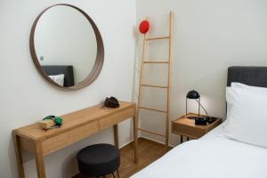 Postel nebo postele na pokoji v ubytování Piraeus Seaview Elegant Apartments