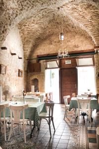A restaurant or other place to eat at Al-Hakim Boutique Hotel Old Town Nazareth