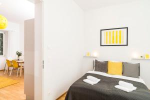 Łóżko lub łóżka w pokoju w obiekcie Prater Balcony Suite