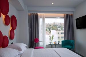 Postel nebo postele na pokoji v ubytování Athens Utopia Ermou