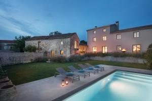 Bazén v ubytovaní BR Villas by Rent Istria alebo v jeho blízkosti