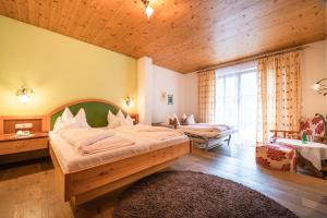 Posteľ alebo postele v izbe v ubytovaní Hotel Krimmlerfälle