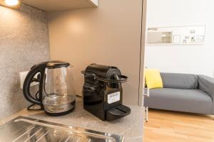 Kuchnia lub aneks kuchenny w obiekcie Prater Balcony Suite