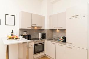 Kuchnia lub aneks kuchenny w obiekcie Prater Balcony Suite