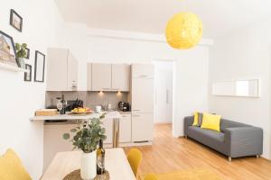 Kuchnia lub aneks kuchenny w obiekcie Prater Balcony Suite