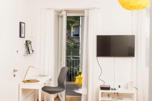 Telewizja i/lub zestaw kina domowego w obiekcie Prater Balcony Suite