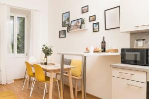 Kuchnia lub aneks kuchenny w obiekcie Prater Balcony Suite