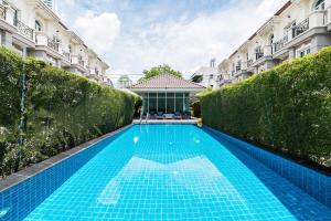 Bazén v ubytování MIQ Asoke808 Villa - Asoke BTS - garden pool - 16 Pax nebo v jeho okolí