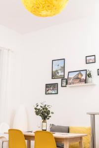 Telewizja i/lub zestaw kina domowego w obiekcie Prater Balcony Suite