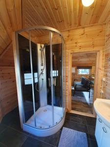 Ένα μπάνιο στο Finse Kota - Tiny House