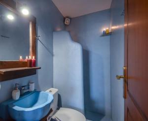 A bathroom at Theonis Villas Még 37 kép