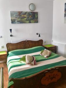 Postel nebo postele na pokoji v ubytování Rolling Stone Hostel