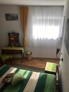 Postel nebo postele na pokoji v ubytování Rolling Stone Hostel