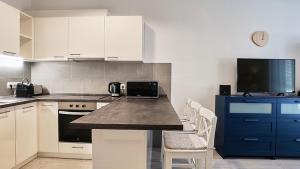 A kitchen or kitchenette at Piacsek Apartmanház