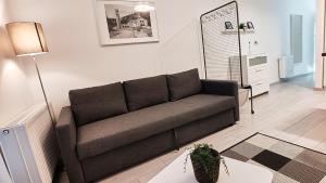 A seating area at Piacsek Apartmanház