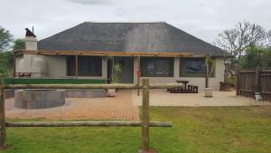 Kruger View Chalets外面的花园
