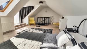 Postel nebo postele na pokoji v ubytování Piacsek Apartmanház