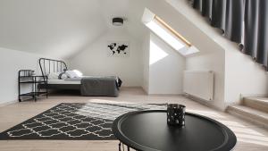 A bed or beds in a room at Piacsek Apartmanház