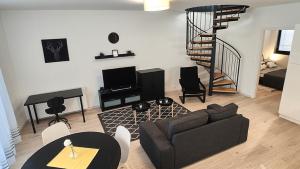 A seating area at Piacsek Apartmanház