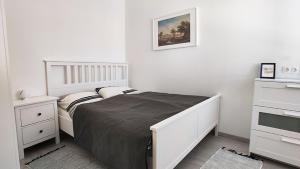 A bed or beds in a room at Piacsek Apartmanház