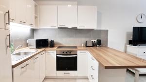 A kitchen or kitchenette at Piacsek Apartmanház