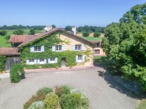 an overhead view of a house with ivy on it at Beautiful farmhouse with private pool in Le Houga