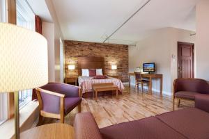 TV a/nebo společenská místnost v ubytování Hotel Quartier des Spectacles