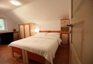 Postel nebo postele na pokoji v ubytování Apartment Pri Leju