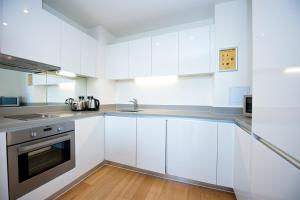 A kitchen or kitchenette at Staycity Aparthotels London Heathrow 