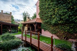 Vonkajšia záhrada v ubytovaní Hotel Anna