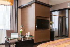 TV a/nebo společenská místnost v ubytování New World Suites