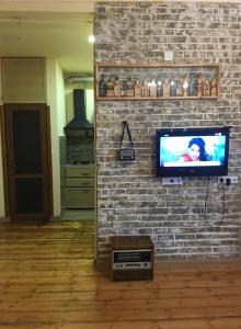 TV a/nebo společenská místnost v ubytování Al CAPONE LOFT