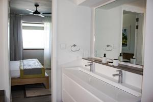 Voodi või voodid majutusasutuse Manta Cove by Horizon Holidays toas