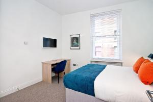 a bedroom with a bed and a desk at Interlude House A by City Living London in London