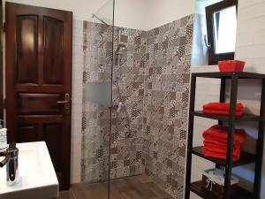 A bathroom at Kálium Vendégház