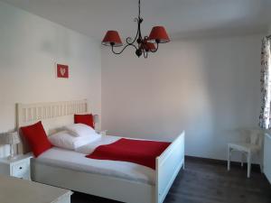 A bed or beds in a room at Kálium Vendégház
