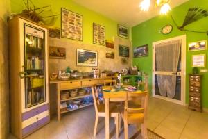 Kuchyň nebo kuchyňský kout v ubytování B&B Uliveto del Gargano